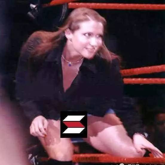 WWE最让HHH头疼的事，老婆当年的轻狂！