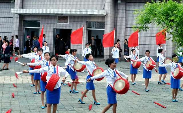 直击朝鲜平壤地铁：世界最深地铁的神秘世界