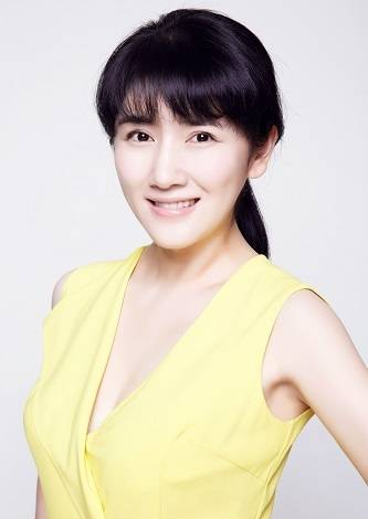 演员陈虹池，她就像一朵水莲，始终保持着自己的纯净与甜美！