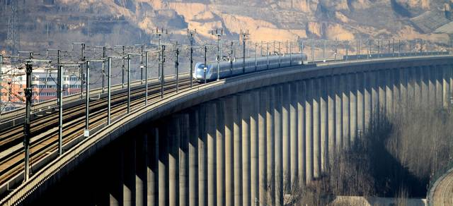 这条高铁已运营七年多，一等座300多元，从郑州到西安仅需2小时