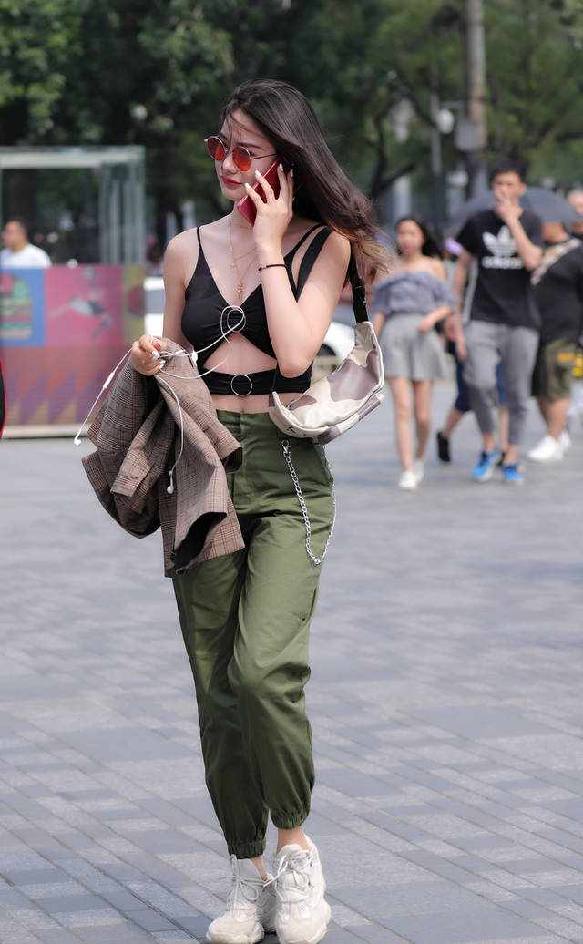 北京街拍：三里屯太古里的时尚女孩真多，喜欢看街拍的不要错过