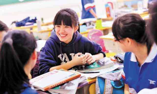 雅礼中学黄雨桐 她是满分上剑桥的美女学霸，上过天天向上，又能下地干农活