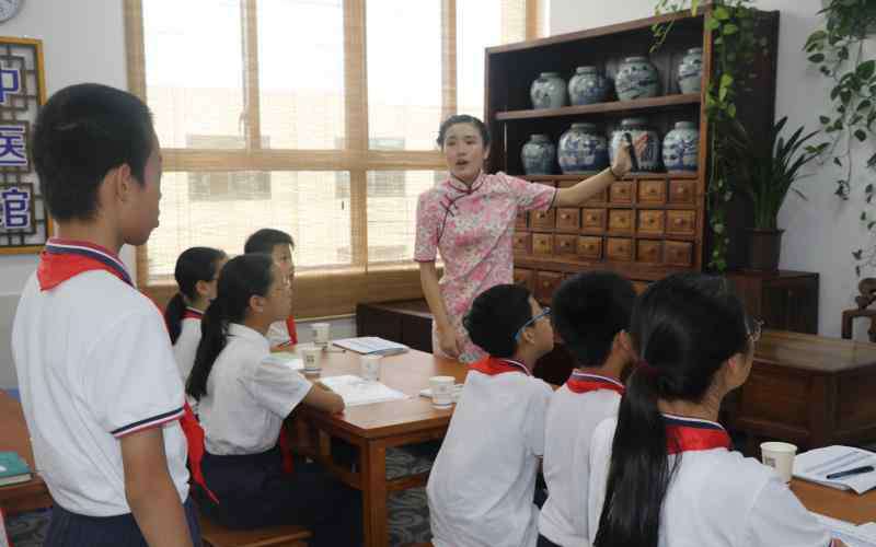 中秋节的诗小学 我们的节日·中秋|写诗词制花灯，节庆教育中，中秋情意浓