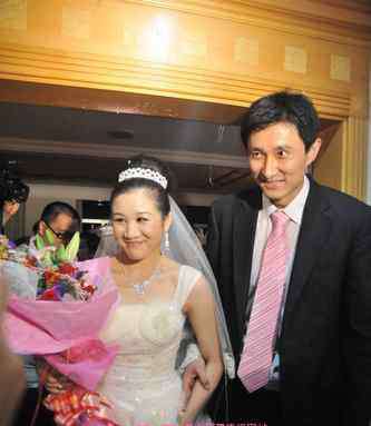 杜锋老婆 杜峰老婆是谁 杜峰老婆马晨菲个人资料