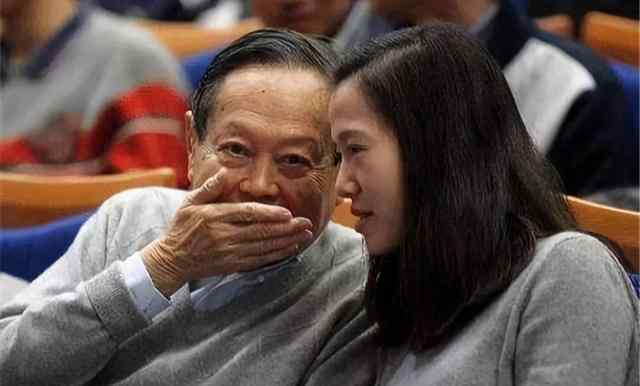 杨振宁和翁帆的女儿 翁帆父亲：我女儿嫁给杨振宁是牺牲自己！翁帆：我很享受！