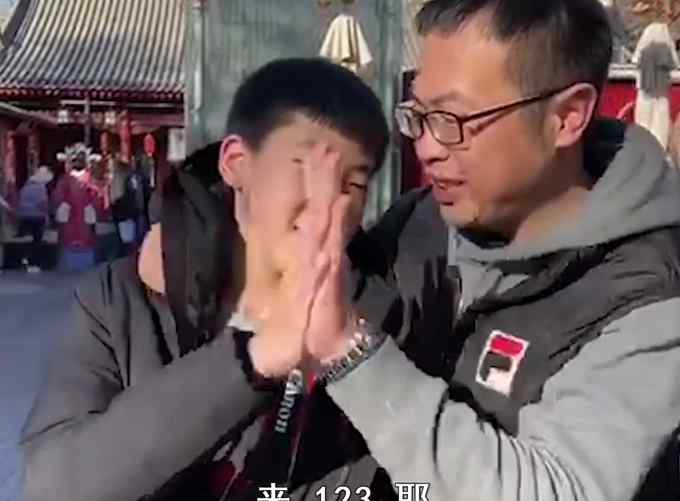 父亲辞职带14岁厌学儿子环游中国 网友：能这样做得不多 不全是钱的事