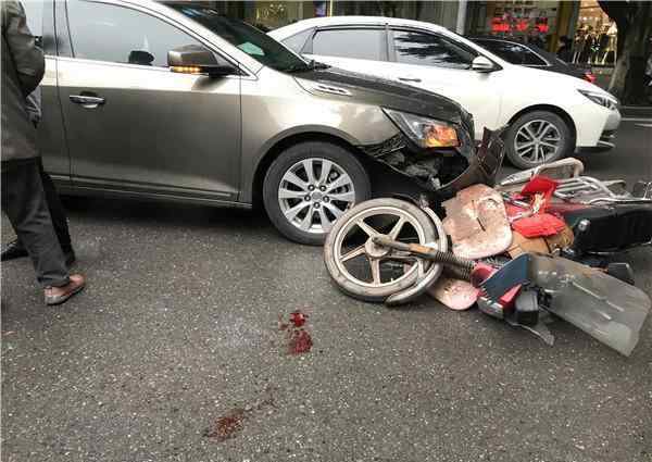 广安车祸 广安城南一号桥附近发生一起车祸