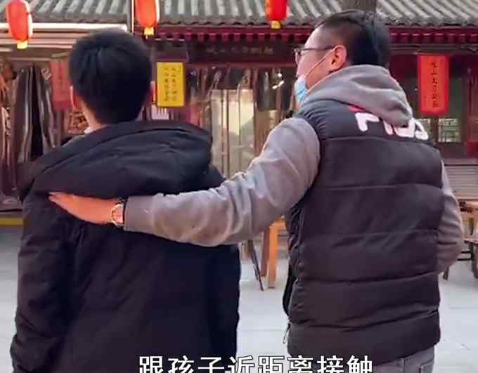父亲辞职带14岁厌学儿子环游中国 网友：能这样做得不多 不全是钱的事