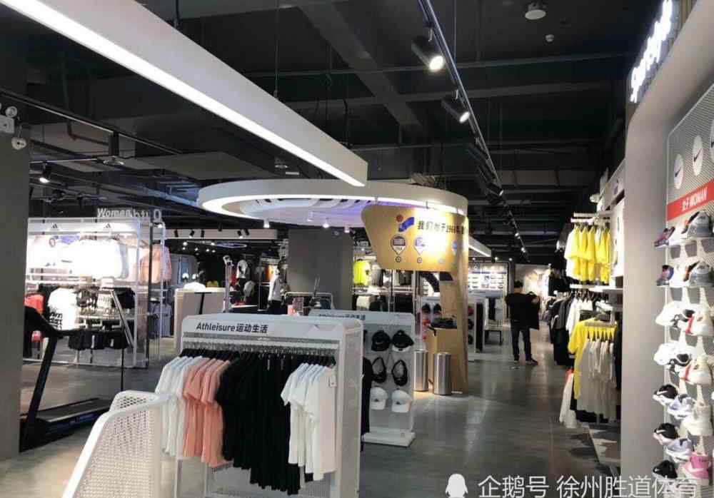 网上耐克正品折扣店 耐克阿迪加盟实体折扣店和网购的区别