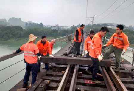 桥塌 科学菌：天津铁路桥坍塌，简单的桥枕更换为什么会引起坍塌？