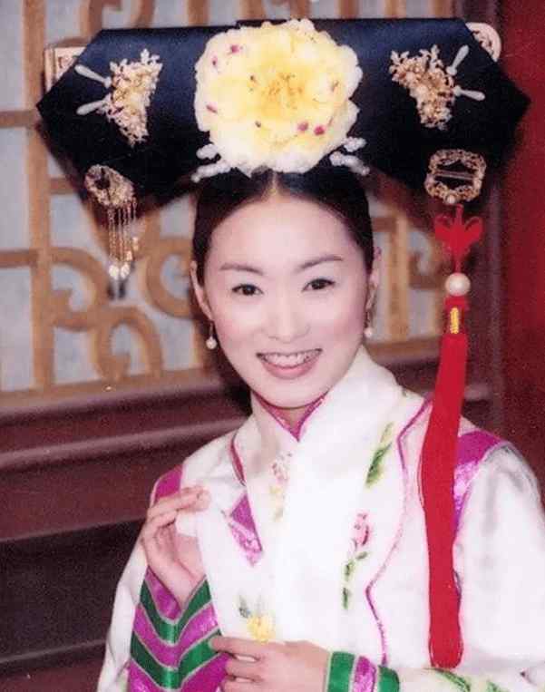 郑家瑜 49岁“怀玉公主”郑家榆回归荧屏！同框小26岁女星更像姐妹，气质佳文章配图