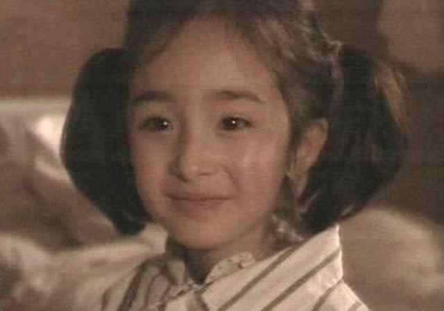 杨幂小时候 杨幂小时候有多美，她的童年照比当演员时还惊艳，从小美到大