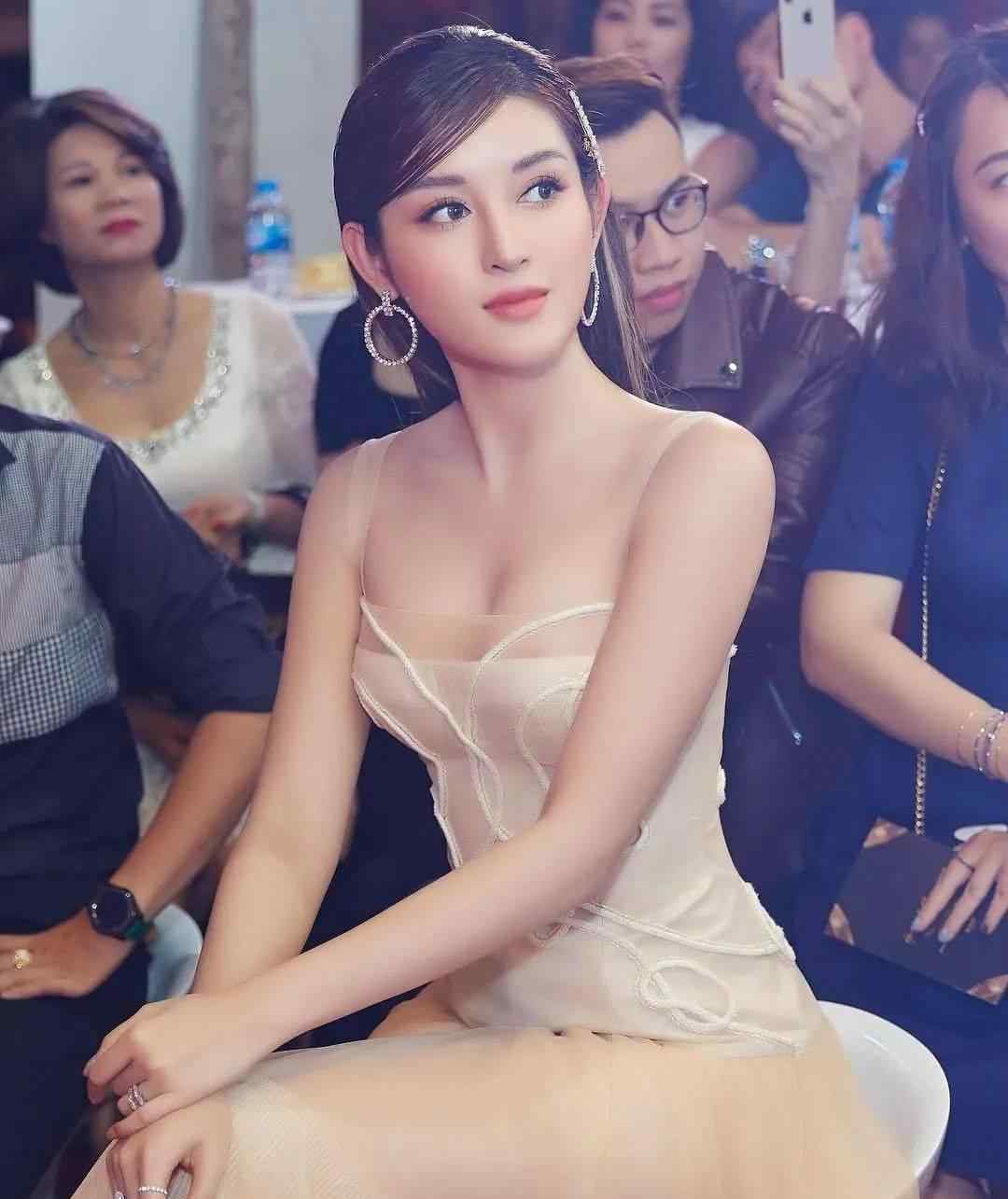 大胸越南美女 这个越南小姐姐拥有娜扎的脸，柳岩的胸，唐嫣的腿是什么体验