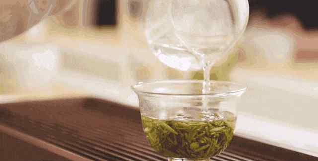 普洱茶是红茶还是绿茶 红茶、绿茶、普洱茶第几道才是茶叶的精华？