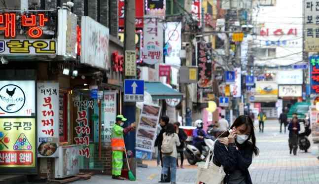 韩国境外输入病例累计破千 引发本土157人感染