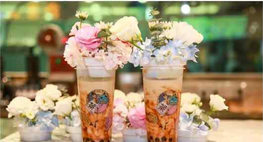 杭州鲜花店 主打网红脏脏包的十二茶涧在杭州首开鲜花主题快闪店