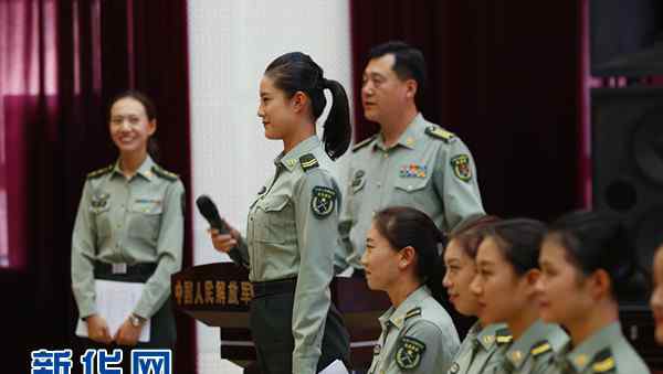 退役女兵遭疯抢 退役女兵遭疯抢 娇好面容挺拔身姿让人眼前一亮