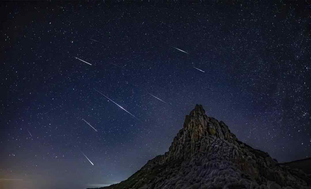 今晚流星雨 今晚来看流星雨！一年一度的狮子座流星雨直播入口速收藏！