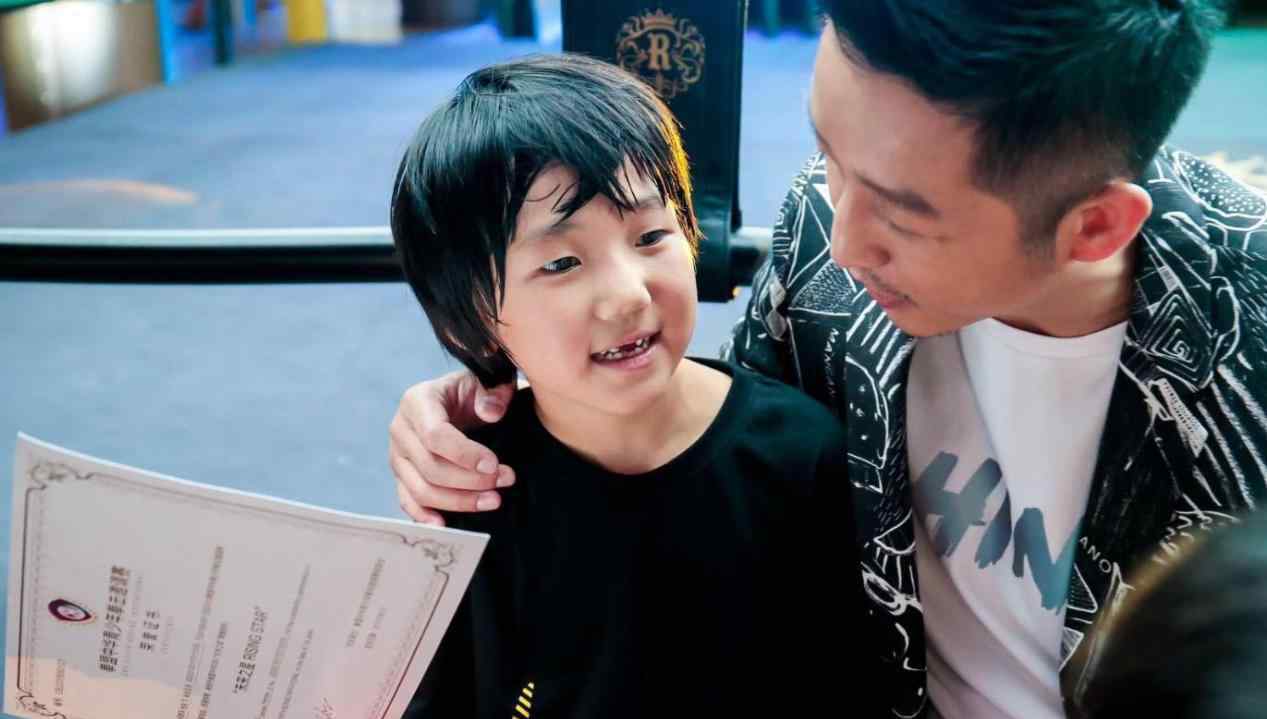 中国小泰森 中国9岁搏击天才技惊四座，堪称拳台“小泰森”