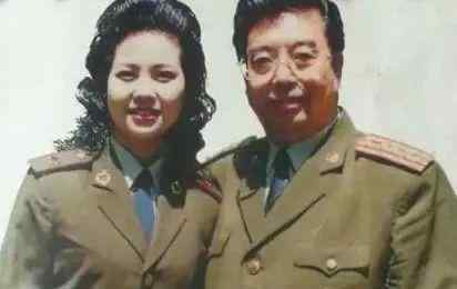 李双江的年龄 81岁李双江夫妇近照，相差27岁看不出年龄差，曾为儿子操碎心