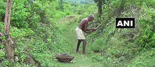 印度男子花30年挖水渠引水到村上 为什么要这样做
