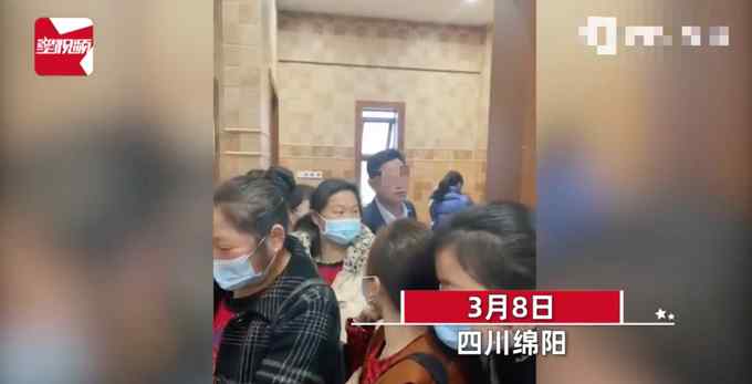 卫生间位置紧张 游乐场男厕被众女子“攻陷”！大叔上厕所一脸懵