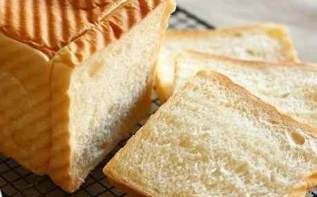 面包机做松软面包诀窍 做面包好吃有技巧，别只会加酵母，教你小技巧，面包蓬松香软