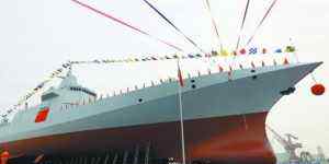 中国海军 世界最强！美媒关注中国055万吨大驱拉萨舰服役