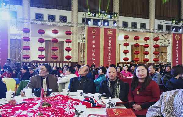 《百花迎春》中国文学艺术界2019春节大联欢在人民大会堂举行