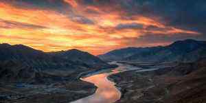雅鲁藏布江下游开发 雅鲁藏布江下游水电开发有戏了 死掐印度命门