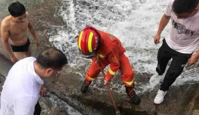 13岁女孩游泳被吸入排水管身亡 回顾案发经过