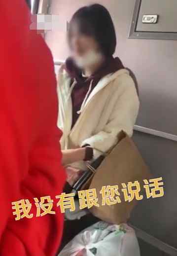 女子公交上摘口罩吃榴莲 乘坐公交车注意事项