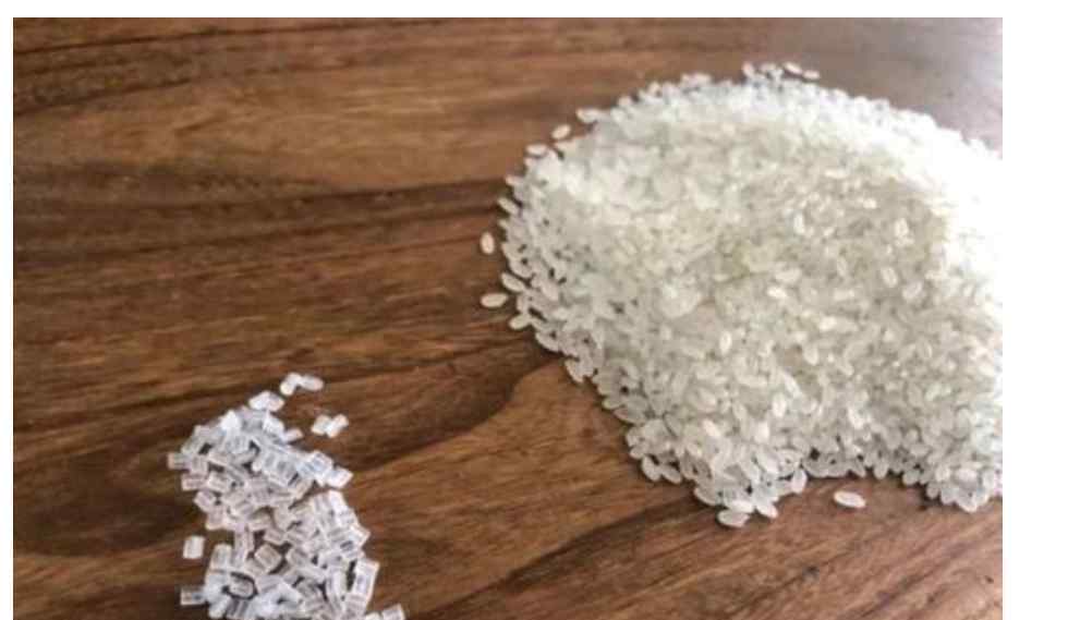 市民大米里吃出疑似塑料颗粒 厂家回应：塑料比大米成本高