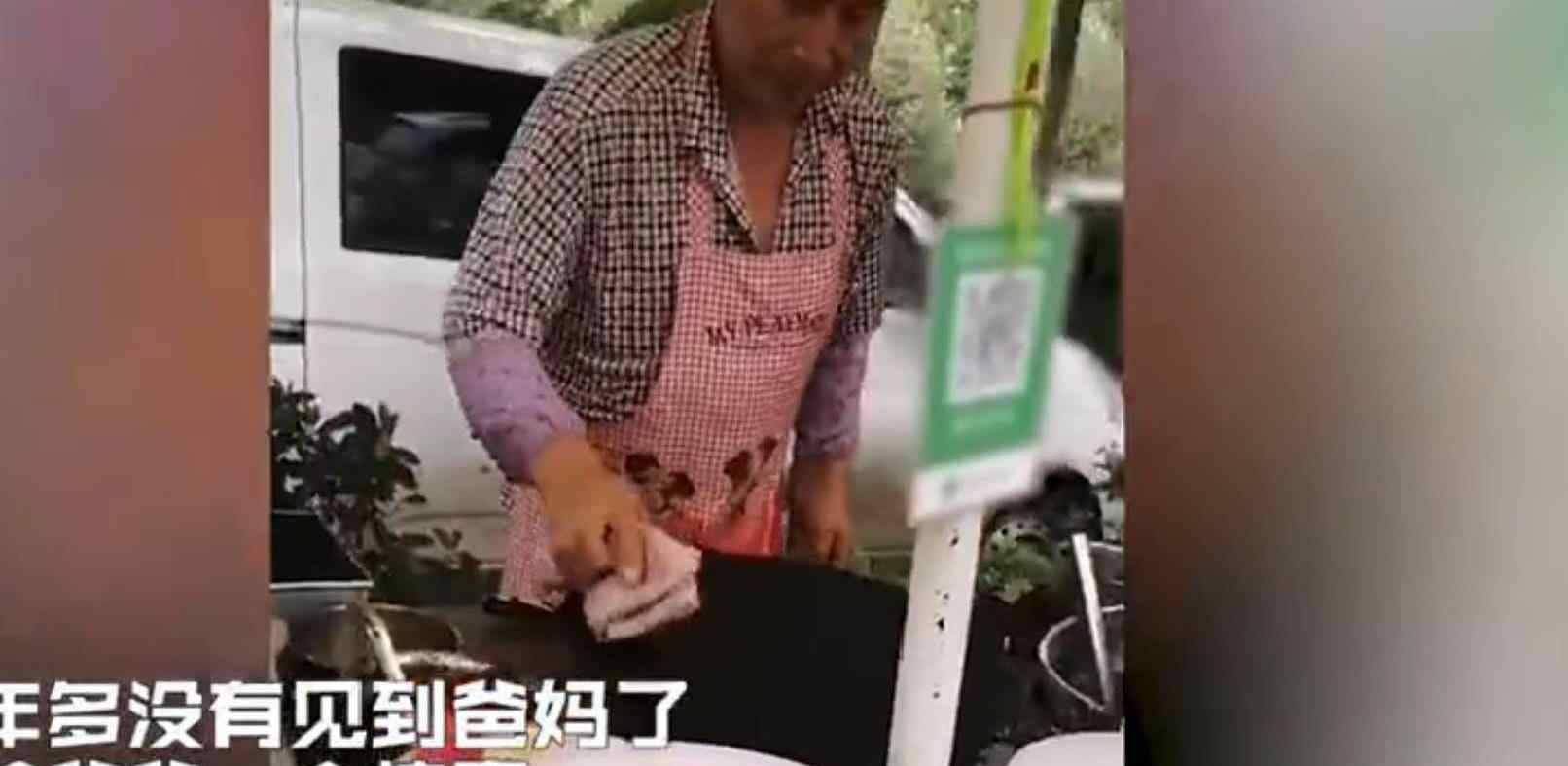 女儿1年后回家假装路人买父亲的煎饼 接下来的事看哭众人