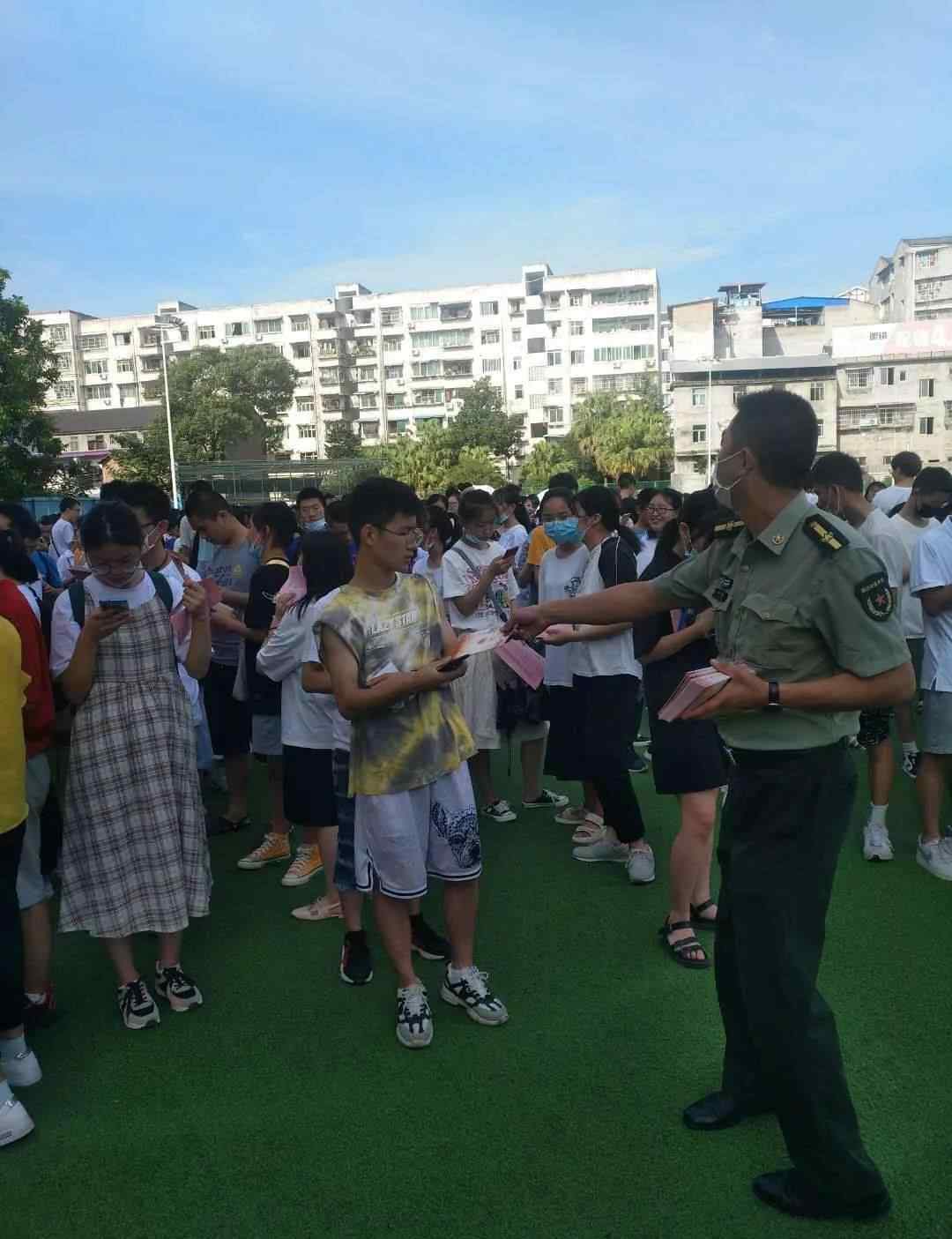 射洪县金华中学教育射洪市金华镇武装部夏季征兵宣传走进金华中学