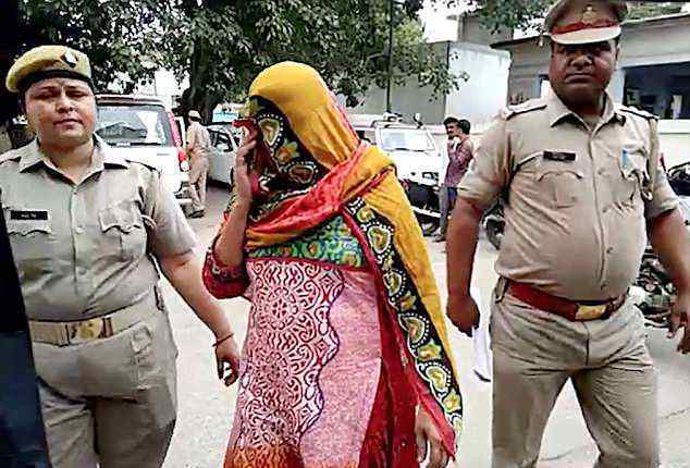 印度男子禁止妻女穿牛仔裤 被妻女雇凶杀害