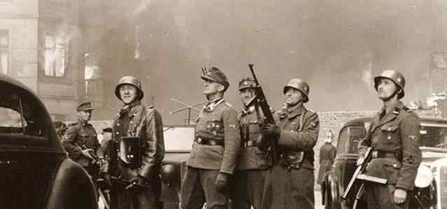德军检查犹太女身体 惨绝人寰女犹太人 纳粹大屠杀历史照片曝光