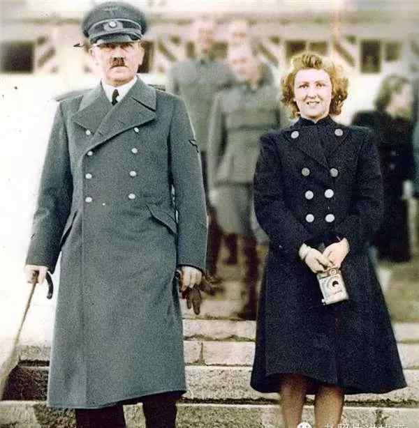 希特勒照片大全：与妻子、纳粹党、墨索里尼合影照片