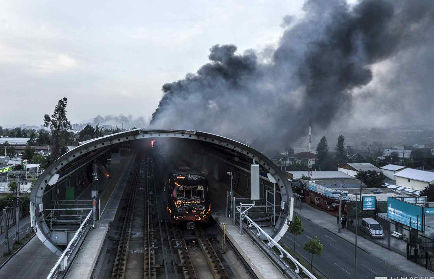 智利为什么发生骚乱事件起因围绕地铁票价上涨引发不满