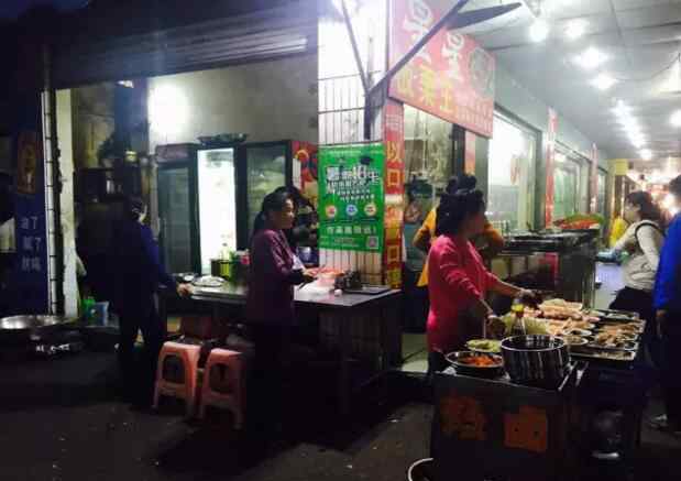 嗦螺 美食丨长沙地道夜宵摊!坐在三十年梧桐树下呷好韵味的嗦螺