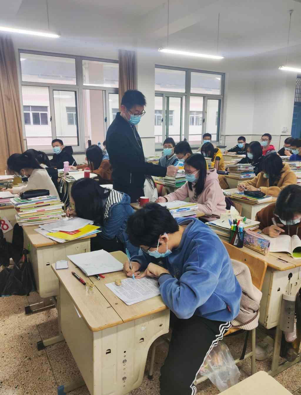 绍兴县越崎中学 绍兴市柯桥区越崎中学: 教师志愿者的一天