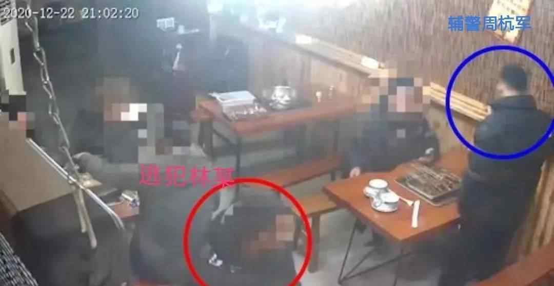 辅警进店吃夜宵瞅了眼身旁男子 随后发生的事让对方懵了