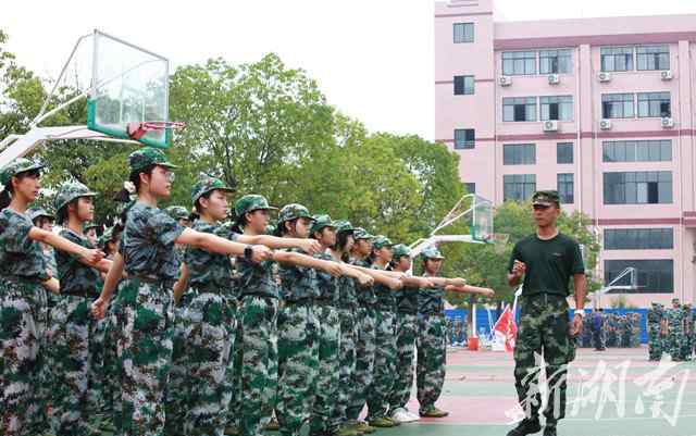 慈利一中 慈利县第一中学举行高一学生军事训练