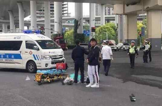 摩托骑手闯高架坠亡 悲剧真相实在令人痛心