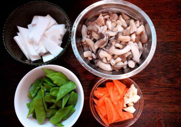 素炒鸡腿菇 素炒鸡腿菇怎么做好吃 素炒鸡腿菇做法和材料