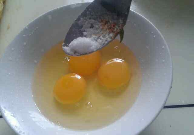 简单蒸鸡蛋羹的做法 简单的蒸蛋做法和配方 简单的蒸蛋做法大全