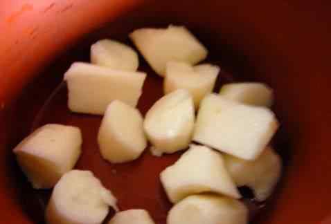 排骨汤的家常做法 山药香菇枸杞排骨汤怎么做 山药香菇枸杞排骨汤做法步骤图解