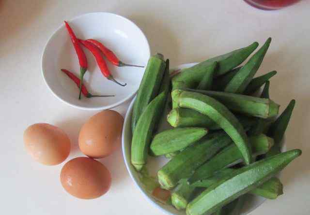 黄秋葵怎么做好吃 黄秋葵炒鸡蛋配方 黄秋葵炒鸡蛋食谱简单做法