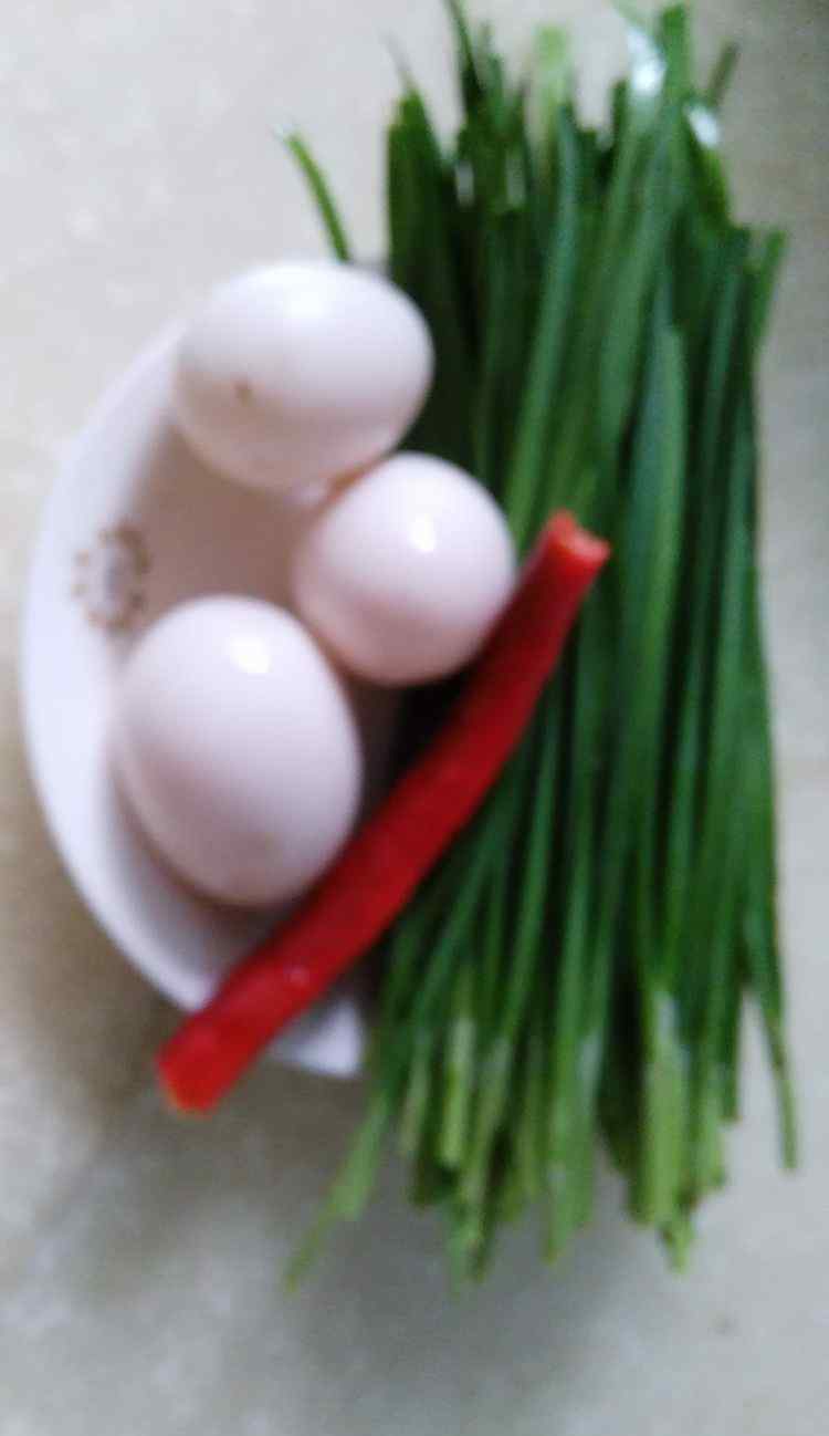 韭菜煎鸡蛋的做法 韭菜煎蛋的家常做法 韭菜煎蛋做法和材料