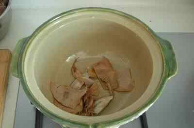 墨鱼干怎么做好吃 墨鱼排骨汤的简单做法 墨鱼排骨汤做法和材料